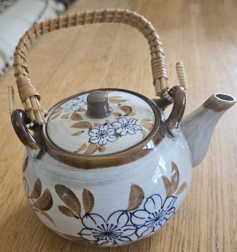 Kleine bemalte teekanne mit - kleine,,